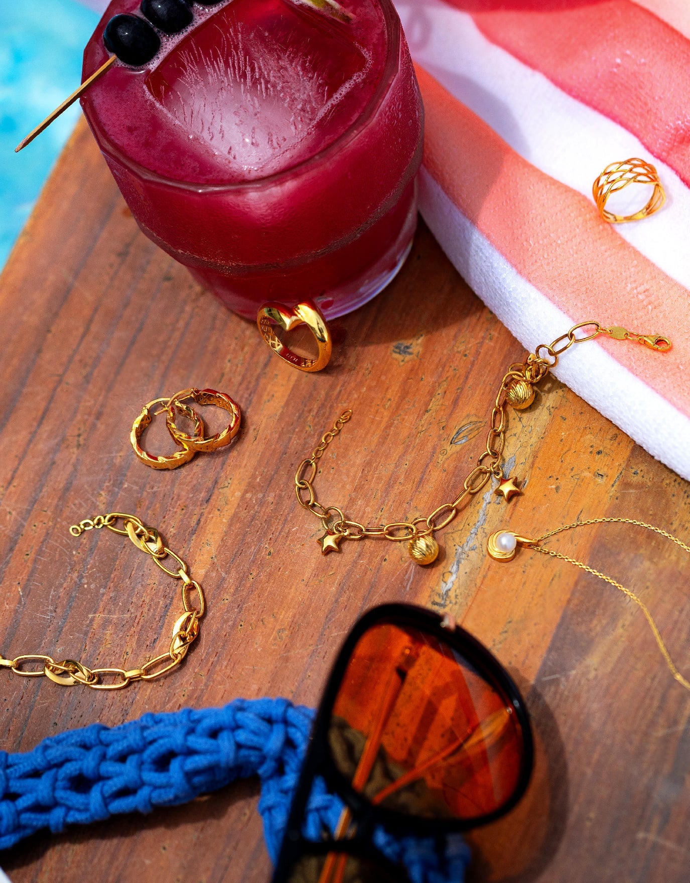 LVC MOD22 Teardrop Swirl Gold Necklace