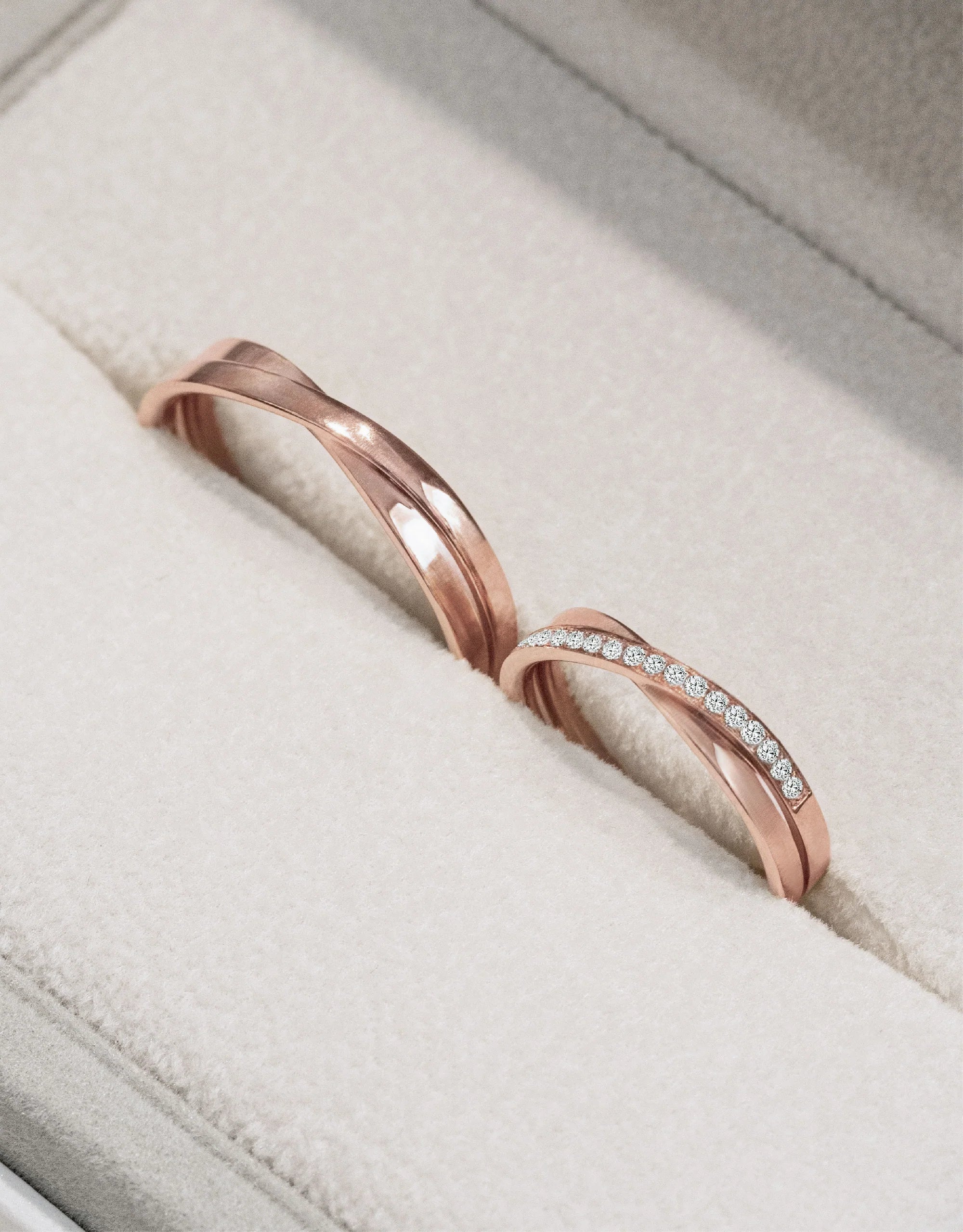 LVC Desirio Cross Wedding Band with Diamonds