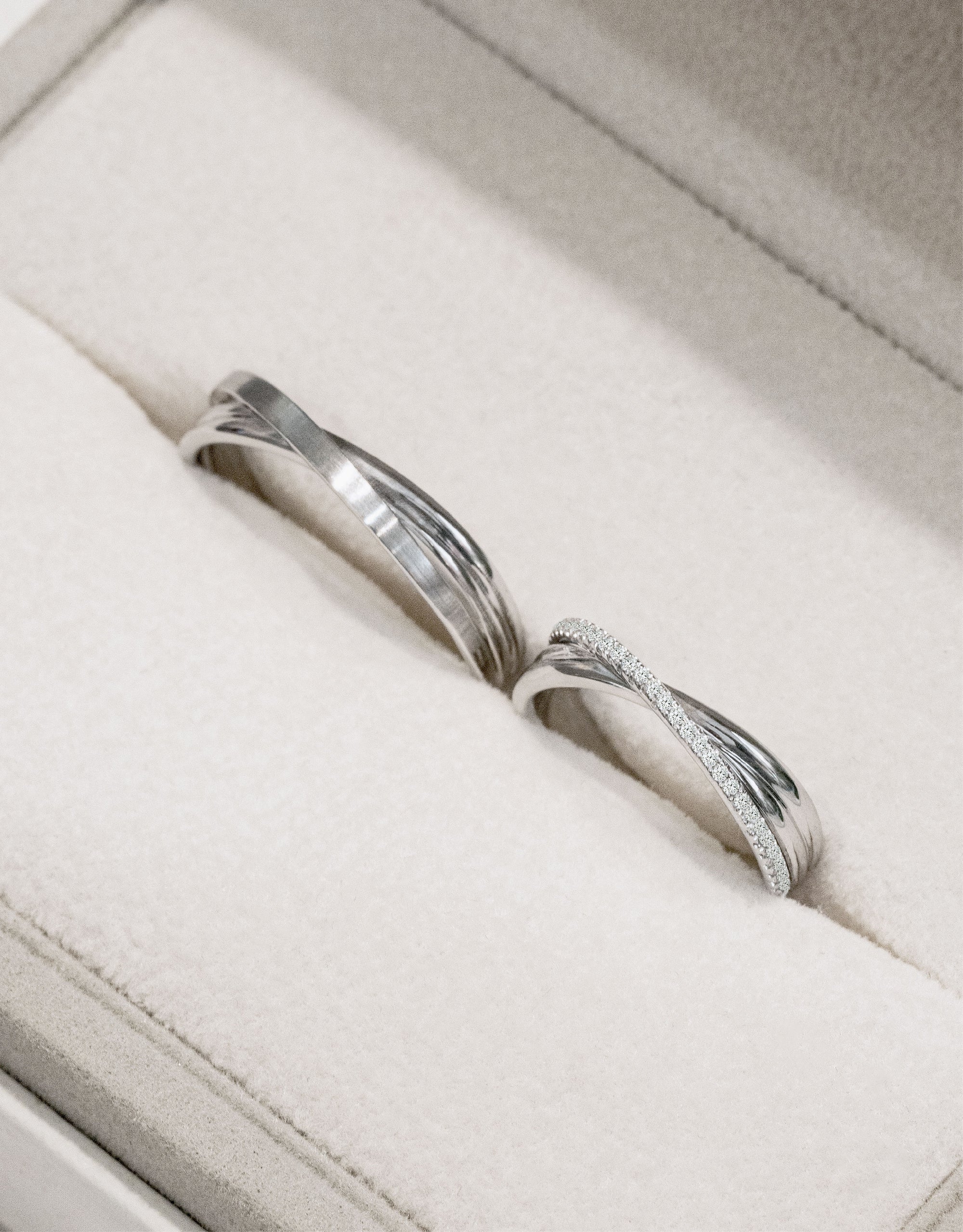 LVC Desirio Cross Wedding Band with Brilliant Diamonds on White or Rose Gold Band