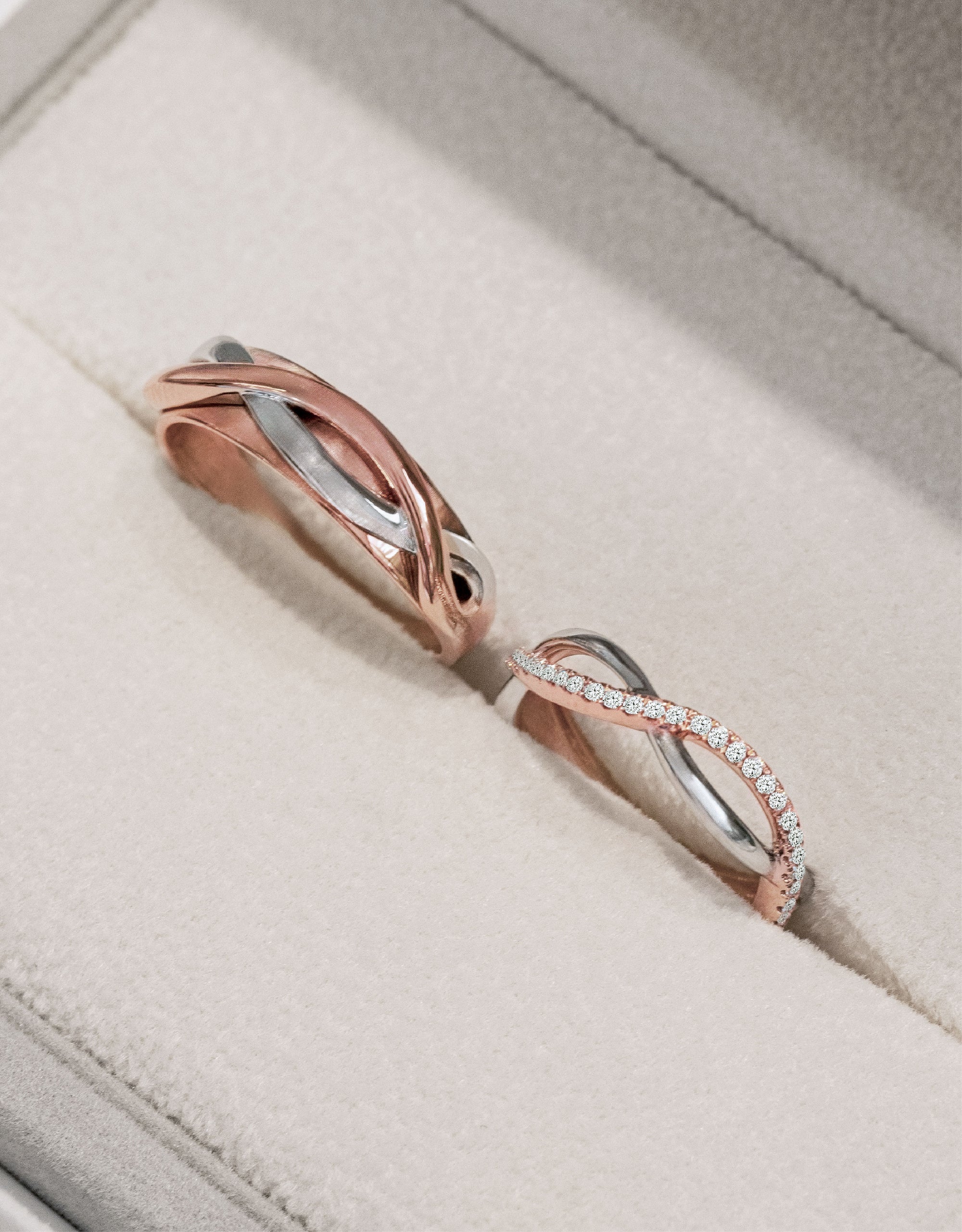 LVC Desirio Destiny Wedding Band in White and Rose Gold
