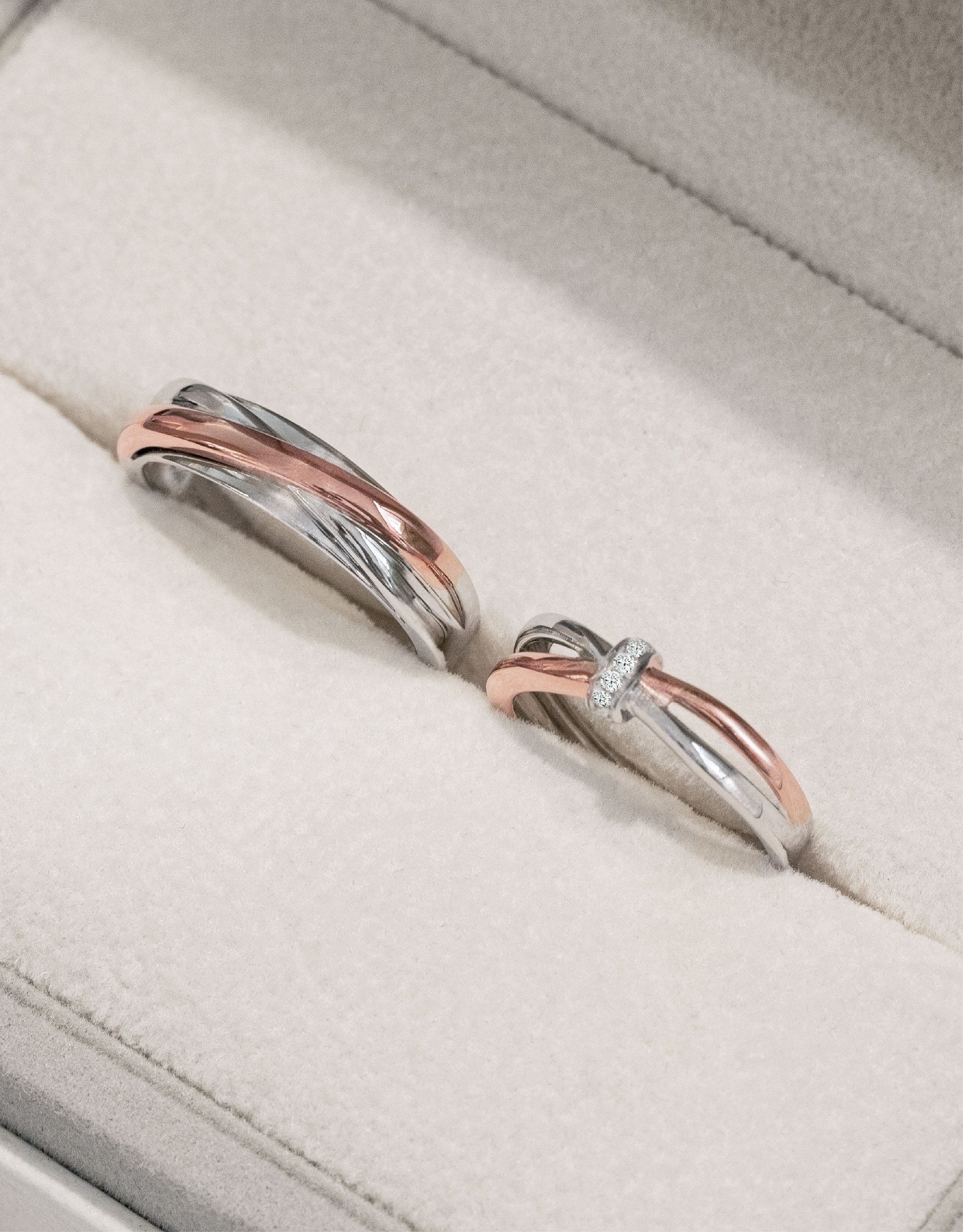 LVC Noeud Sparkling Bond Wedding Band