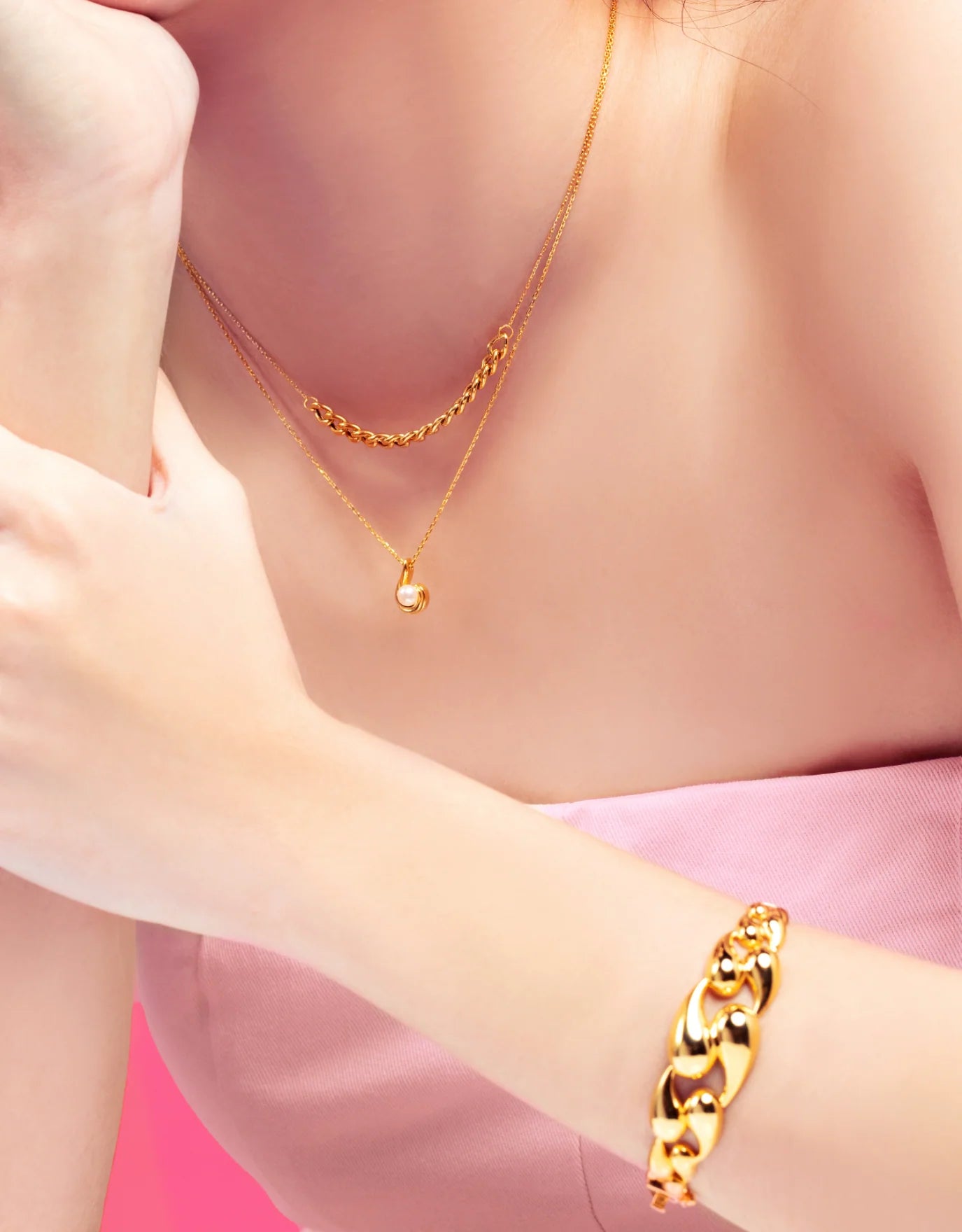 LVC MOD22 Teardrop Swirl Gold Necklace