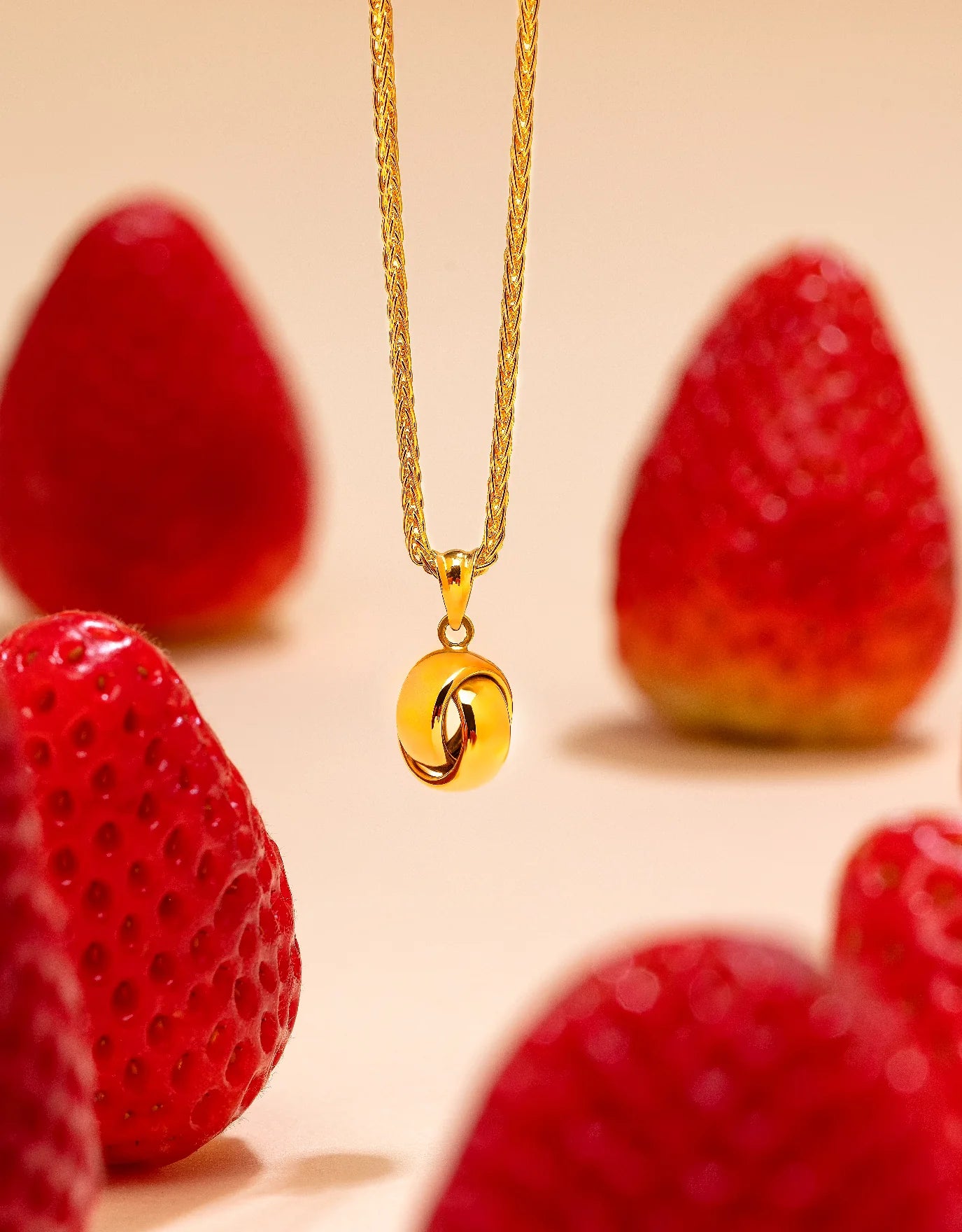 LVC MOD22 Eternal Link Gold Pendant