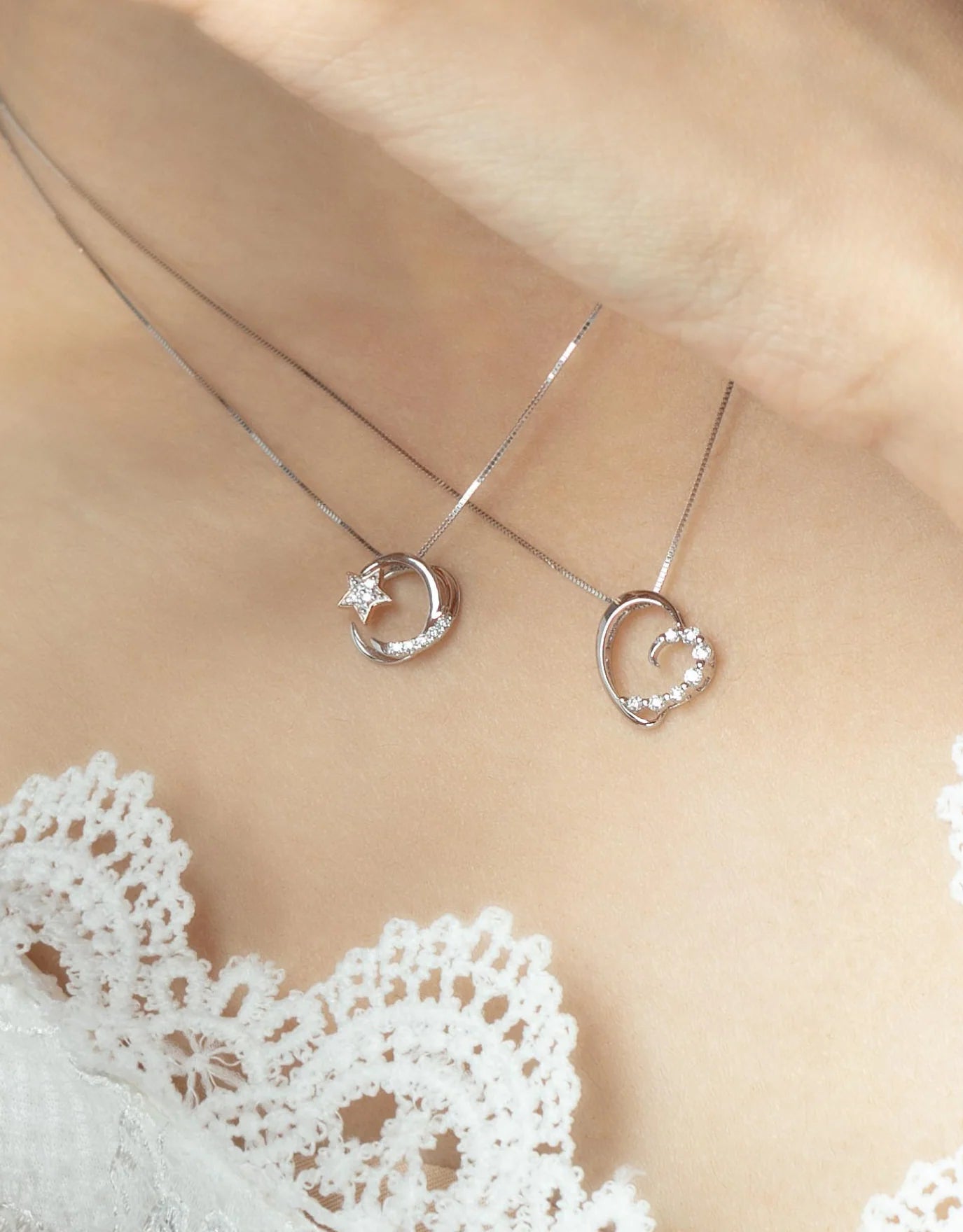 LVC Charmes Starry Moonlight Diamond Pendant