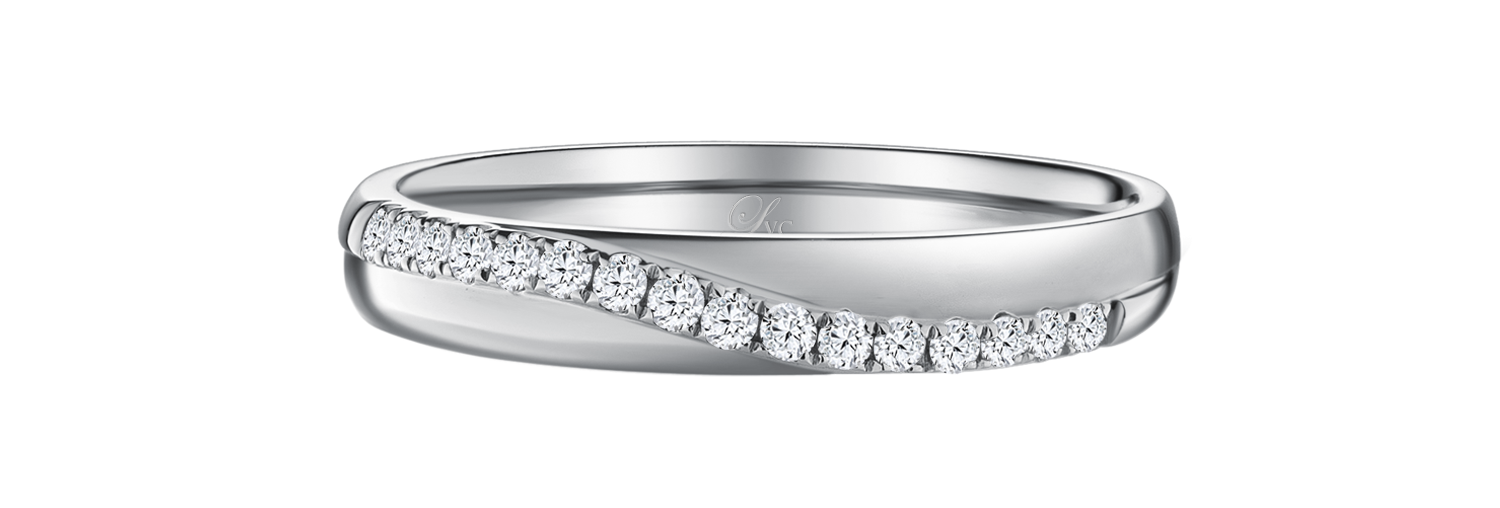 LVC a close up of the platinum ring and its row of stunning diamonds