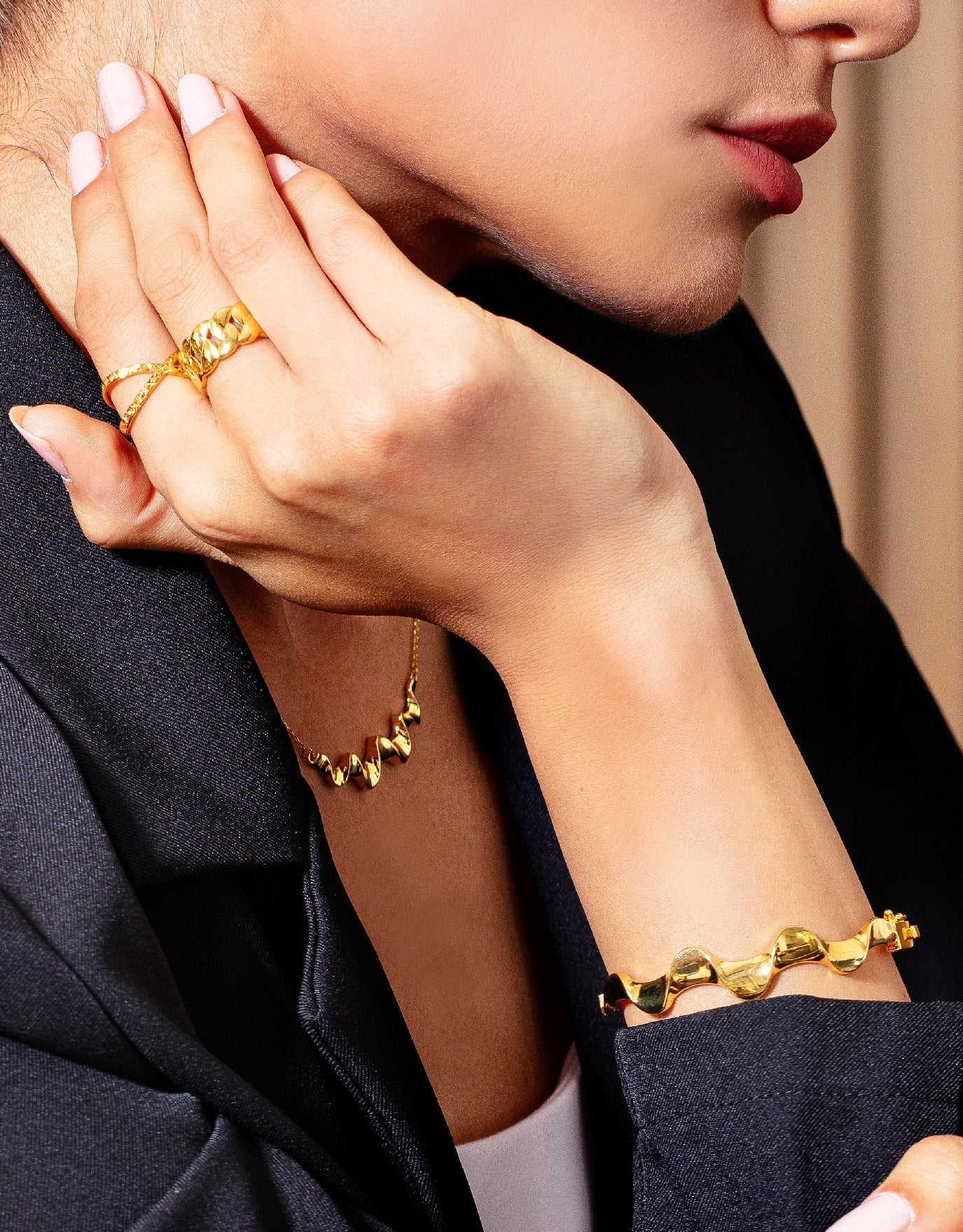 LVC MOD22 Echo Wave Gold Necklace