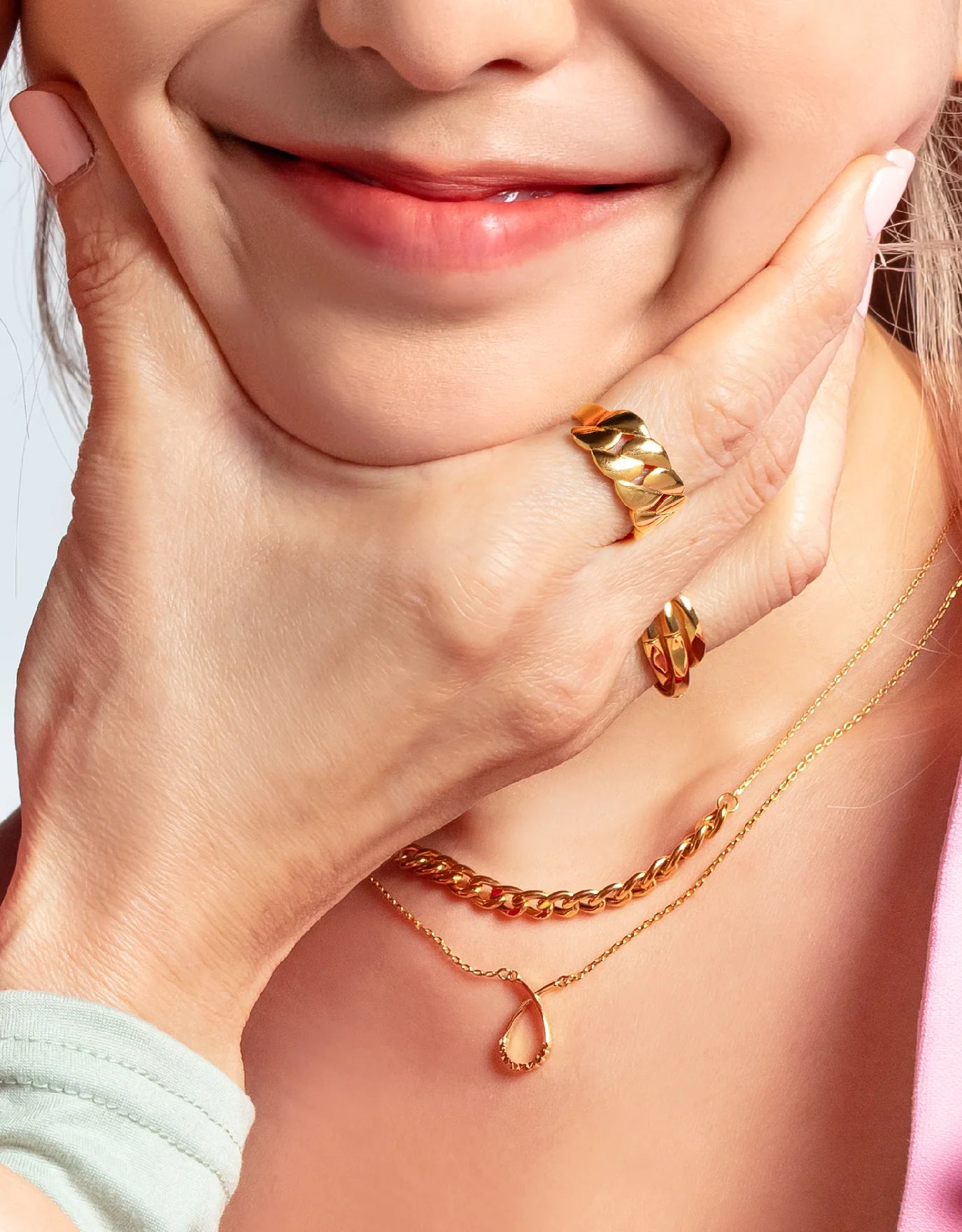 LVC MOD22 Teardrop Bliss Gold Necklace