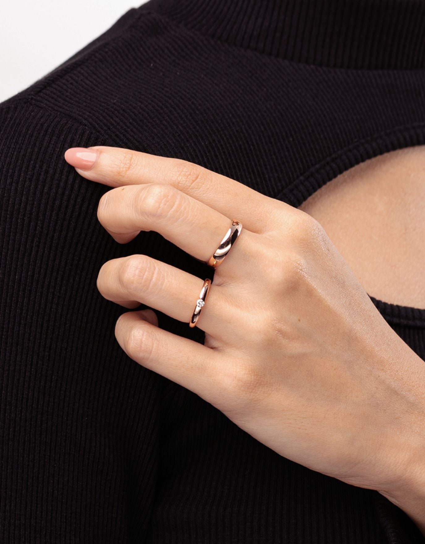 LVC men wedding band in rose gold crafted with a glossy finish for the elegant and modern look worn by a woman