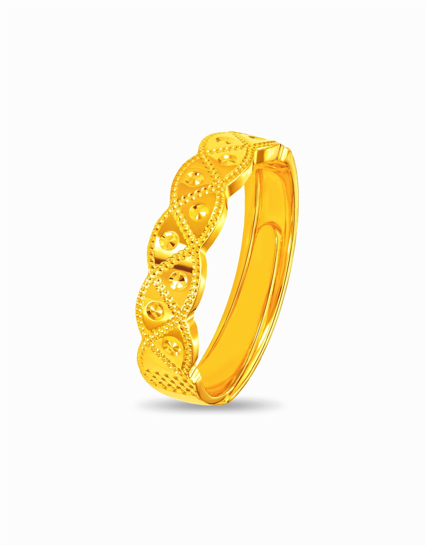 LVC wedding ring in 999 gold with scallop shaped band halfway throughout the ring with milgrain design