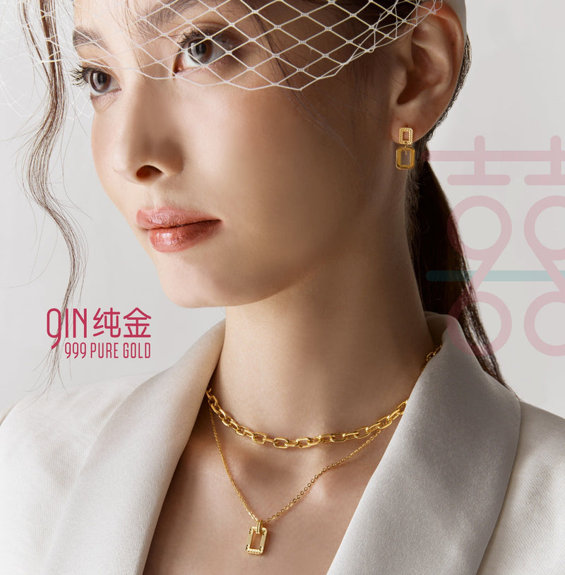 Explore our collection of 999 pure gold bridal jewellery to complete your wedding day outfit